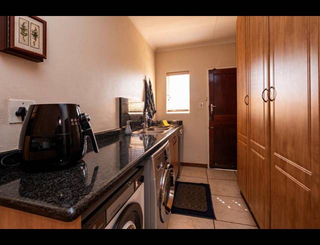 4 BEDROOM HOUSE FOR SALE IN GLENVISTA